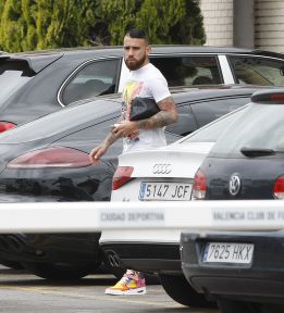 El agente de Otamendi viaja para cerrar su venta