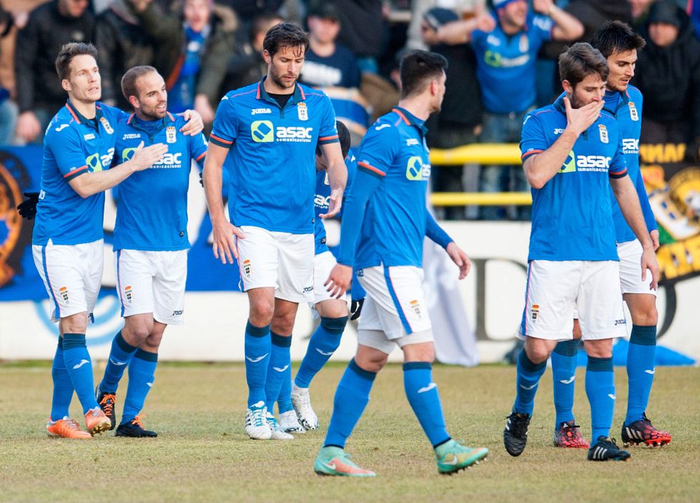 El Real Oviedo aprueba con nota en su estreno