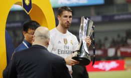 Ramos, capitán, sí recogió esta vez el trofeo de campeón