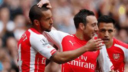 Santi Cazorla y Theo Walcott renuevan con el Arsenal