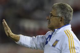 Cae Tigres... ¿Bielsa toma la punta en la carrera por la Selección?