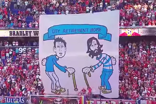 Los hinchas del NY Red Bulls llaman viejos a Pirlo y Lampard