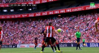 El Barcelona reclamó penalti por mano de Elustondo
