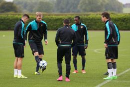 Mertesacker sale ileso de un accidente de coche en Londres