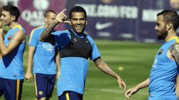 Dani Alves recibe el alta y vuelve a la convocatoria