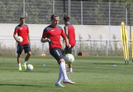 Abraham sufre una rotura fibrilar y es baja para el Deportivo