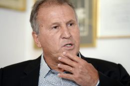 Zico considera "absurdo" que el Mundial se celebre en Catar