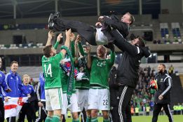 Irlanda del Norte continúa la fiesta y finaliza líder del grupo F