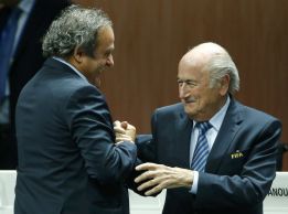 Blatter: "Los 1,8 millones de Platini, un pacto entre caballeros"