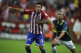 Isma López renueva por tres años con el Sporting de Gijón