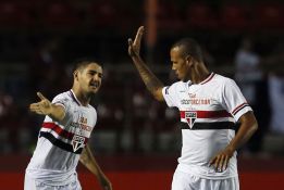 Luis Fabiano se despide del Sao Paulo con gol y con victoria