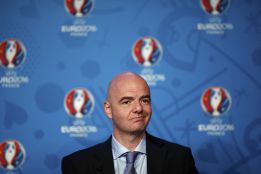 La UEFA decidirá en enero si usa tecnología sobre la línea de gol