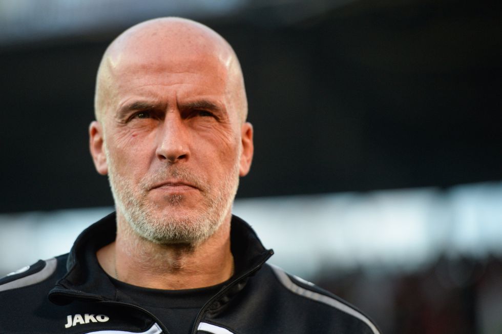 Michael Frontzeck dimite como entrenador del Hannover 96