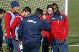 Thievy, Dimitrievski y Rochina, convocados ante el Valencia