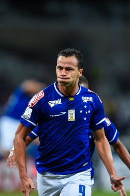 Betis: Leandro Damiao está cerca de ser el atacante elegido