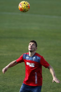 El Rayo Vallecano apura sus opciones por Piti