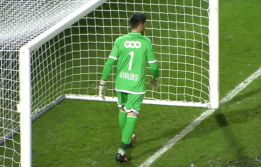 Víctor Valdés makes return to action in Standard Liege win
