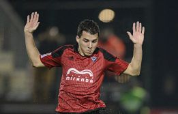 El Mirandés arrolla al Osasuna y se acerca a puestos de playoff