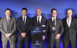 Infantino con Figo, Capello, Mijatovic y Mou