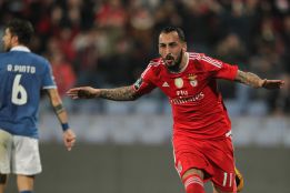 El Benfica golea al Belenenses del español Julio Velázquez
