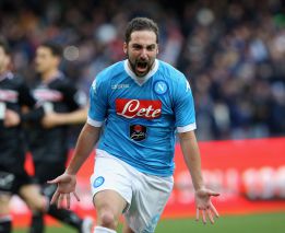 Higuaín: "Acercarme a lo hecho por Maradona sería magnífico"