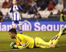 Adán, con el Betis en Riazor