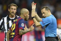 Al Arsenal no le gusta Çakir: teme quedarse con diez
