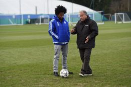 Zico estuvo presente en el entrenamiento del Chelsea