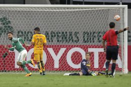 Dos goles argentinos llevan al Palmeiras a la cima del grupo