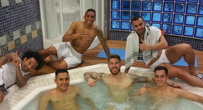 Los jugadores celebraron el pase a cuartos en el jacuzzi