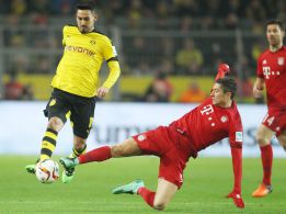 Gündogan, centrocampista del Borussia Dortmund, durante un partido contra el Bayern Munich.