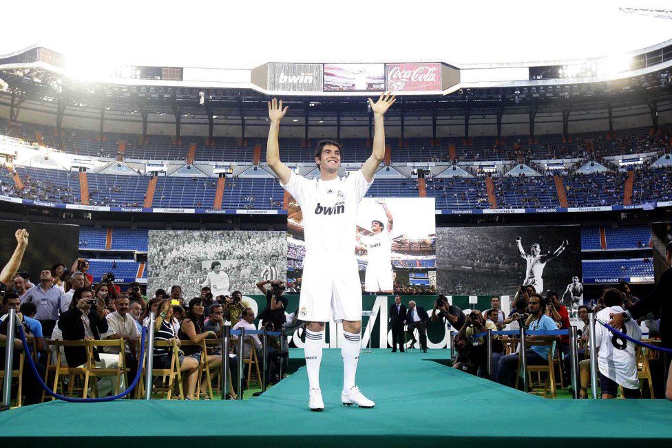 
El 8 de junio de 2009 es confirmado el traspaso de Kaká al Real Madrid por la cifra de 65 millones de euros. El 2 septiembre de 2013, el Real Madrid y el Milan alcanzaron un acuerdo para el traspaso del brasileño Kaká, que regresará al club italiano gratis