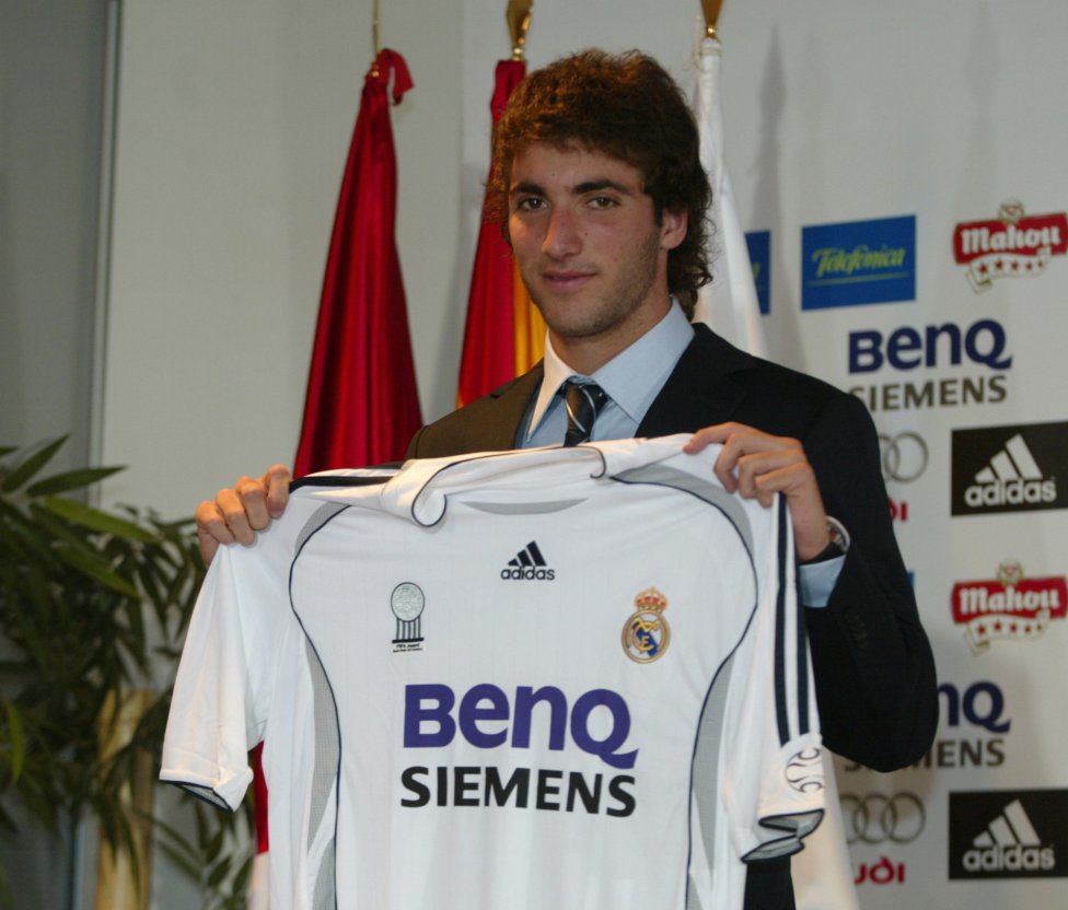 En diciembre de 2006, fue traspasado al Real Madrid por 12 millones de euros firmando un contrato por seis años y medio. En julio de 2013, expresó su deseo de abandonar el Real Madrid, y fichó por el Napoli de Italia que pagó por su transferencia 40 millones de euros 