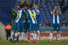Deben dar una vuelta al calcetín