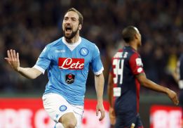 Higuaín iguala a Cavani y ya lidera con Jonas la Bota de Oro