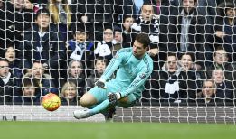 Begovic: "Mou pagó el precio de los inaceptables resultados"