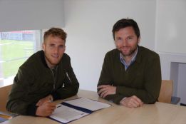 Samu Sáiz amplía su contrato con el Huesca hasta 2018