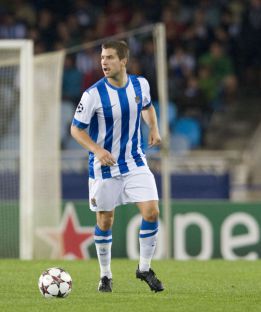 La renovación de Iñigo Martínez con la Real se complica