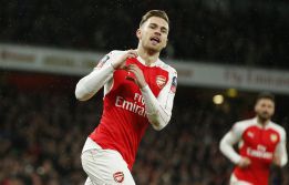 Inglaterra colocan a Ramsey como el recambio de Iniesta en FC Barcelona Inglaterra colocan a Ramsey como el recambio de Iniesta en FC Barcelona