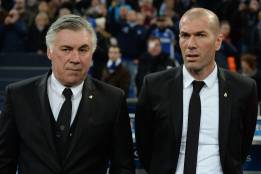 Carlo Ancelotti y Zinedine Zidane, durante un partido del Real Madrid.