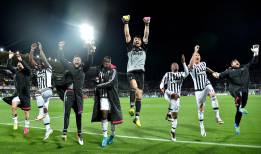 La plantilla de la Juventus, celebrando el título de la Serie A.
