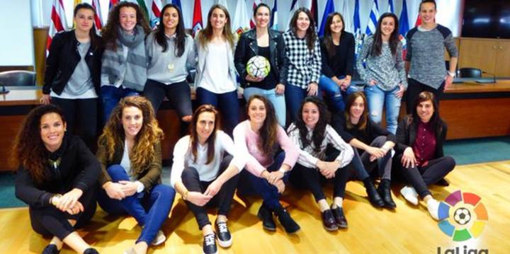 LaLiga aborda el tema de los contratos de las futbolistas