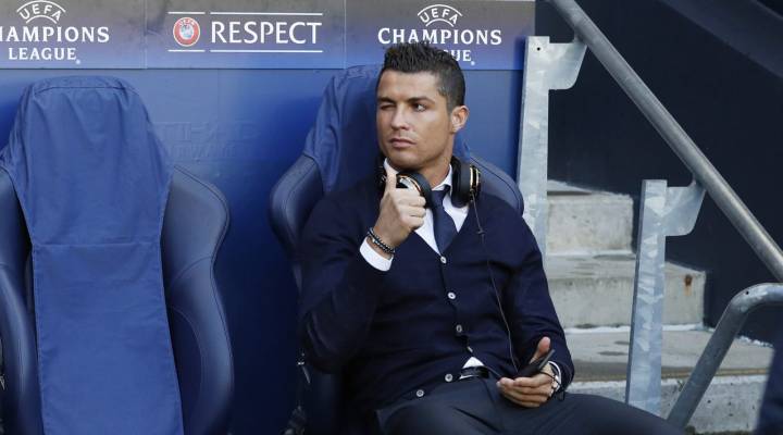 Cristiano Ronaldo desde el banquillo en el partido City-Real Madrid