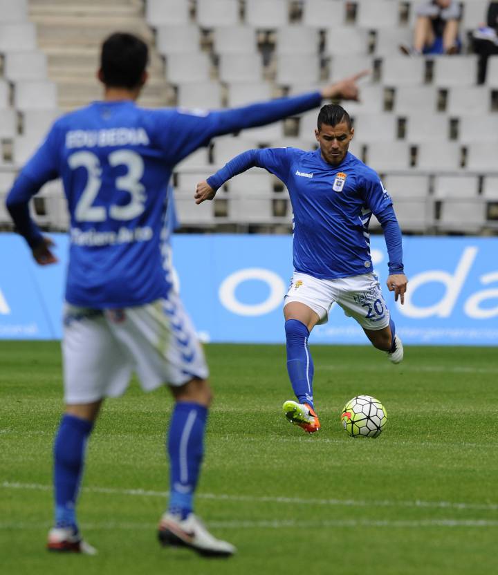 El Oviedo descuelga al Córdoba en la batalla por el ascenso