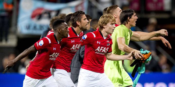 El Astra Giurgiu, de celebración tras un partido contra el AZ Alkmaar.