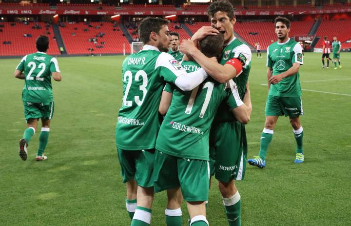 El Leganés remontó en San Mamés y afianza el liderato