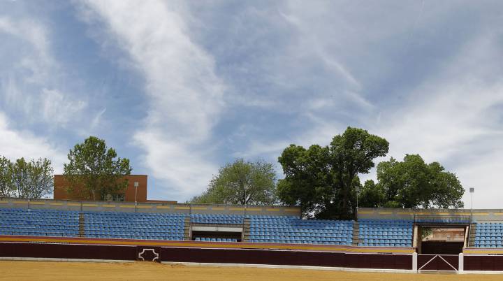 The seats from the Bernabéu find a home in a bull-ring