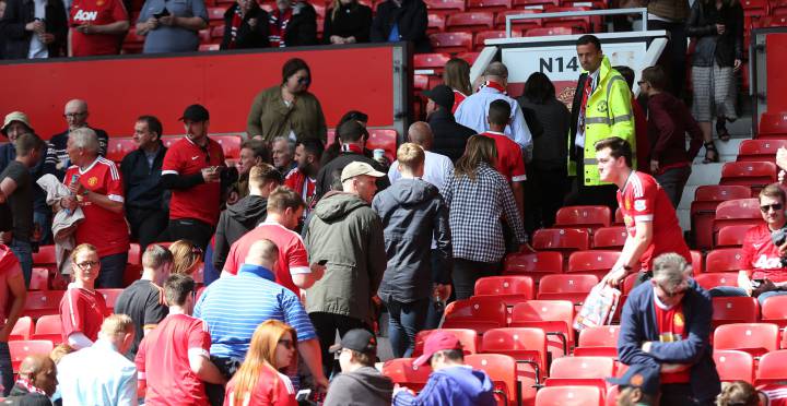 Man Utd: controlled explosion after final-day game abandoned
