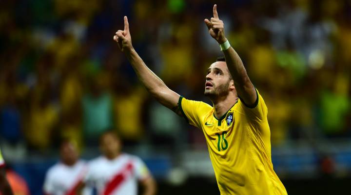 Dunga: Renato Augusto puede ser uno de los líderes de Brasil