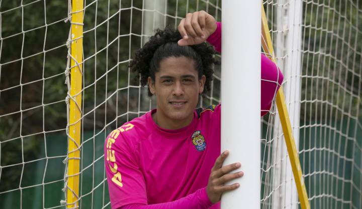 El central uruguayo de Las Palmas, Mauricio Lemos.